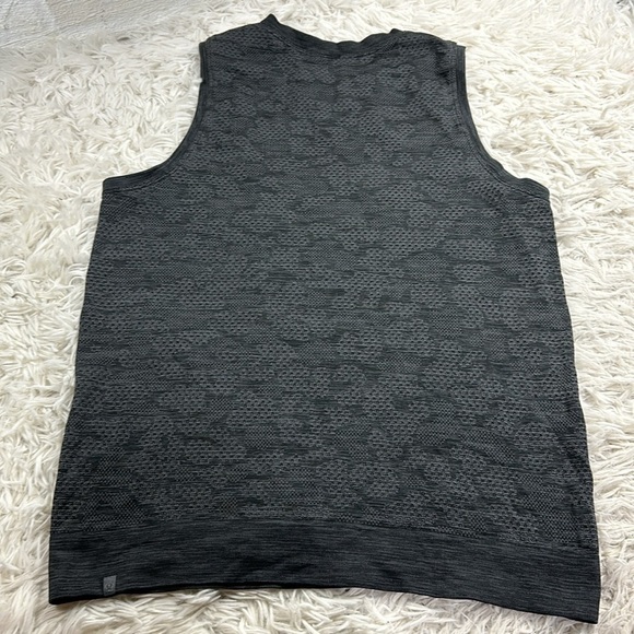 Lululemon Breeze By Muscle Tank Polar Spots Titanium / Black - Picture 4 of 4